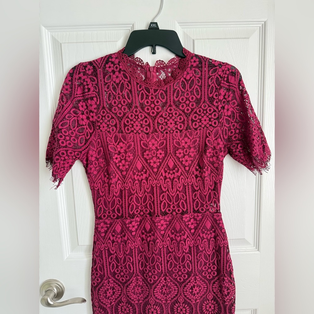 Elegant Lulu's Burgundy Lace Midi Dress size medium - Picture 3 of 11